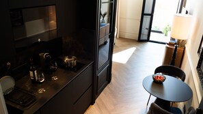 Design Studio | Private kitchen | Mini-fridge, microwave, stovetop, espresso maker