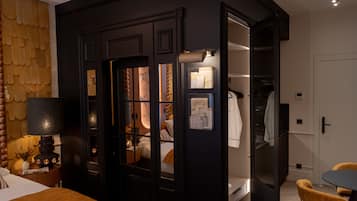 Estudio | Baño | Regadera, secadora de cabello, toallas, jabón