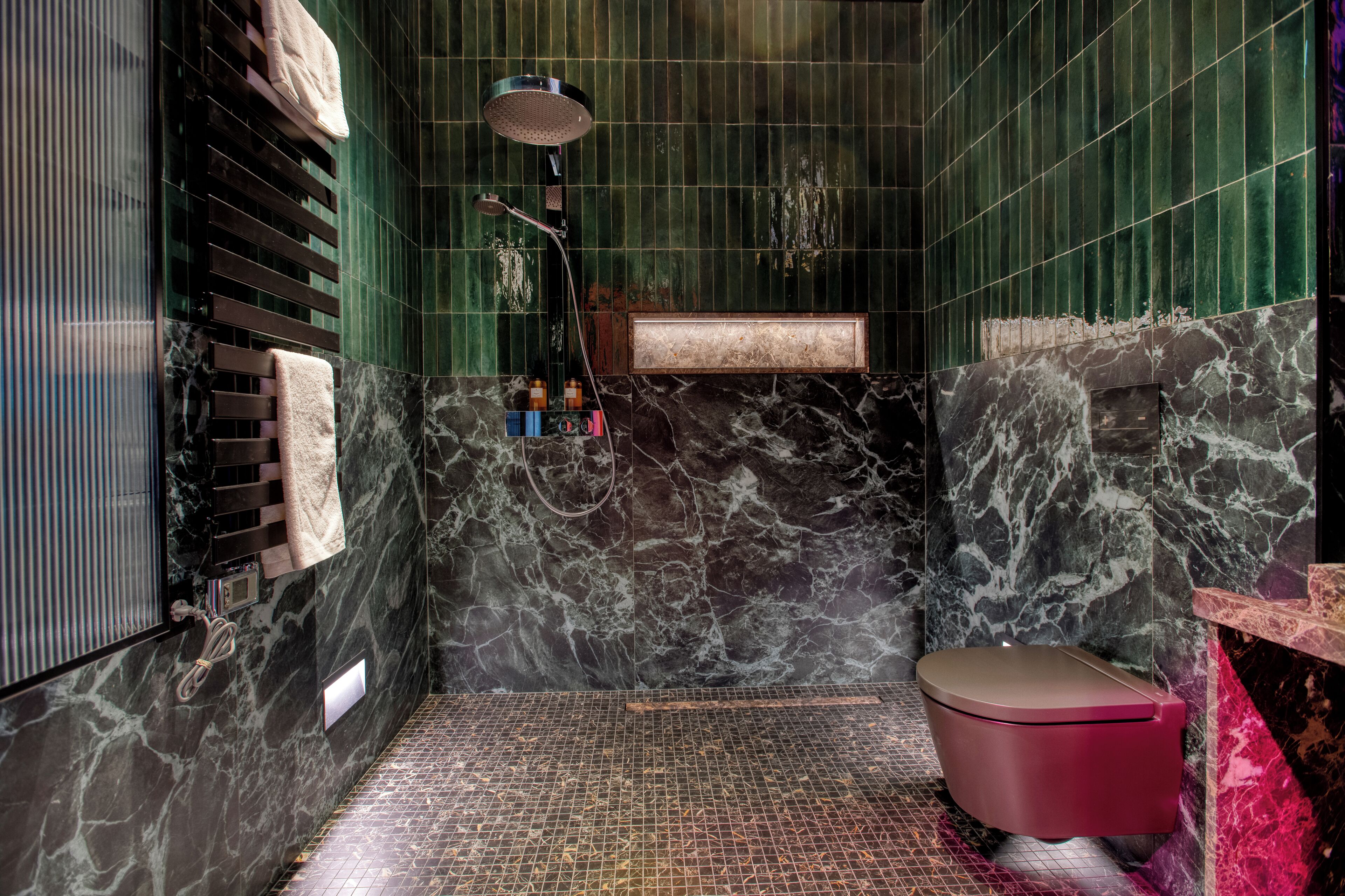 Departamento Deluxe | Baño | Regadera, secadora de cabello, toallas, jabón 