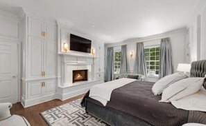 6 bedrooms, iron/ironing board, WiFi, bed sheets