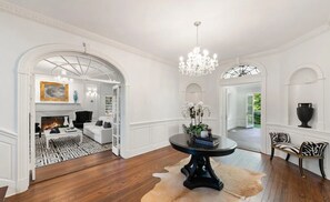 المنشأة من الداخل