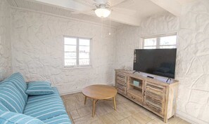 Smart TV - The Hideaway - Less than a block from beach! (Anna Maria)