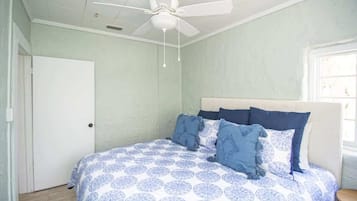 3 slaapkamers, een strijkplank/strijkijzer, gratis wifi, beddengoed