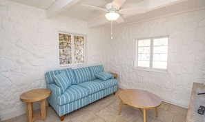 Smart TV - The Hideaway - Less than a block from beach! (Anna Maria)