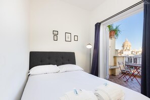 Apartment | 1 bedroom, desk, iron/ironing board, free WiFi - Rental in Rome Campo de' Fiori Penthouse (Rome)