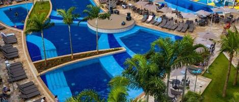 Piscine couverte, piscine extérieure