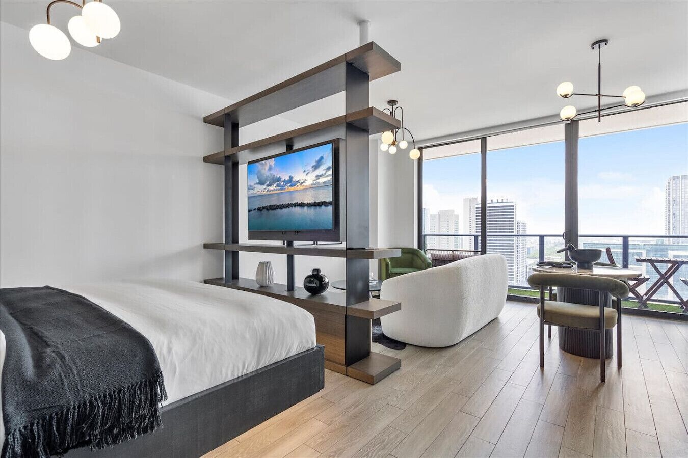 Skrivbord, strykjärn/strykbräda, gratis wi-fi och sängkläder