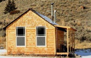 Exterior - Cabin #6: Remote, cozy cabin located on Elk Lake--1 hour from Yellowstone. (Lima)