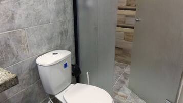 Exclusive Apartment | Bathroom | Free toiletries, toilet paper