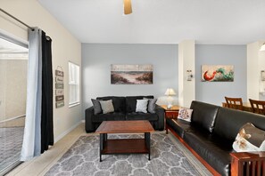 Smart TV - NEW! Modern Kissimmee Townhouse near Disney (Kissimmee)