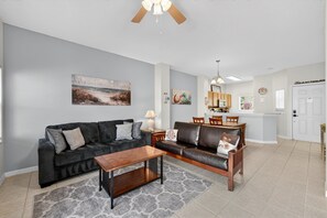 Smart TV - NEW! Modern Kissimmee Townhouse near Disney (Kissimmee)