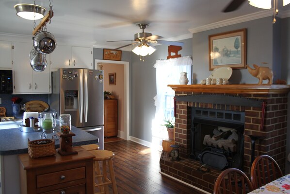 Fridge, microwave, oven, stovetop - Rustic Elegance: 1800s Farmhouse on 200 Acres w/ All the Comforts of Home (Bruington)