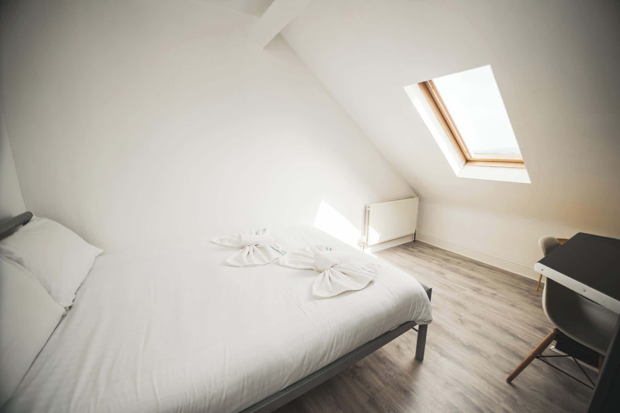 5 bedrooms, WiFi, bed sheets