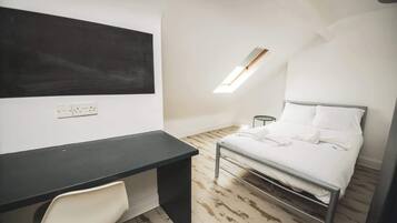 5 bedrooms, WiFi, bed sheets