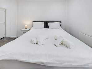 Bügeleisen/Bügelbrett, Reisekinderbett, WLAN, Bettwäsche