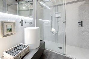 Shower, hair dryer, towels - Dante's Paradise with a View of Florence (Firenze)