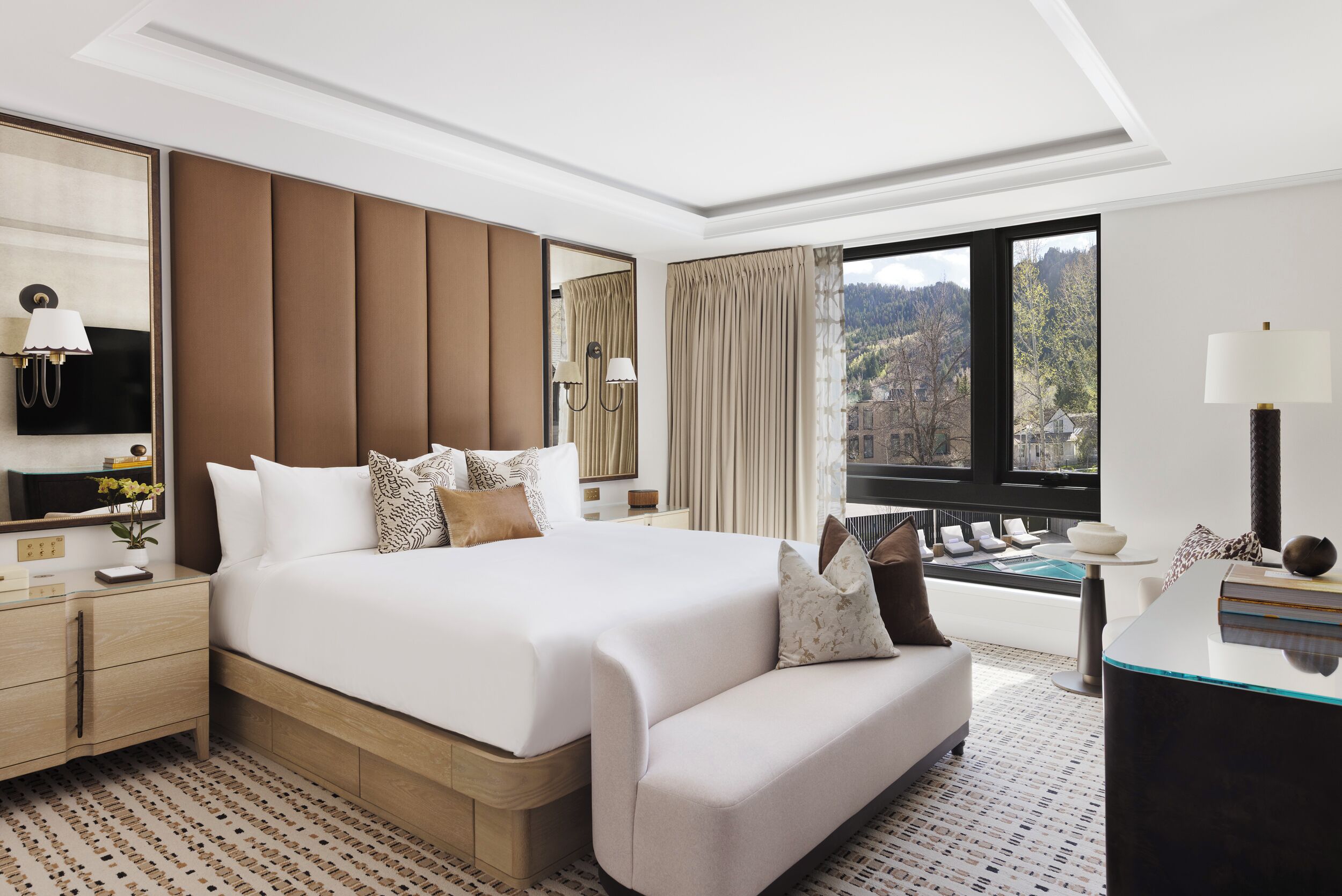 King Suite Mountain View | In-room safe, blackout drapes, iron/ironing board, free WiFi