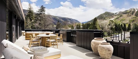 Ajax Penthouse | Terrace/patio