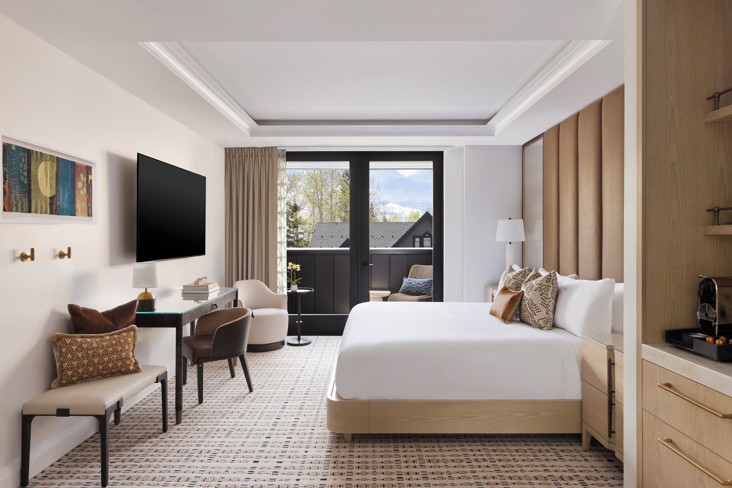 Accessible King Room Mountain View with Balcony