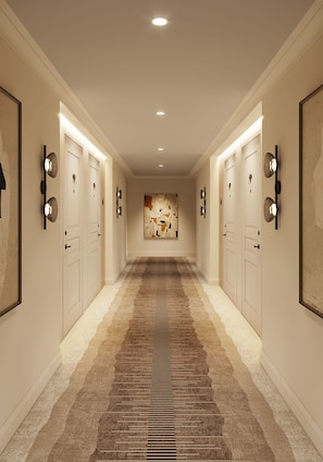 Twin Bedded Room | Caja de seguridad en la habitación y cortinas blackout