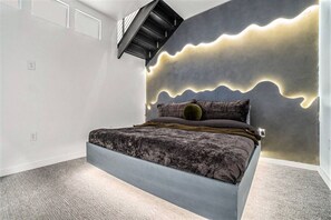Iron/ironing board, free WiFi, bed sheets - Modern LuxuryLoft In The Heart Of Atlantic Station (Atlanta)