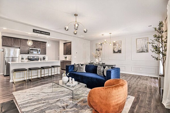 Smart TV, fireplace, offices