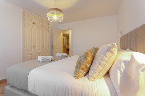 4 chambres, fer et planche à repasser, Wi-Fi, draps fournis