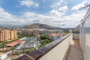Property grounds - Vacation Apartment 'Obsidian Canarysol Los Cristianos' with Mountain View, Wi-Fi and Air Conditioning (Arona)