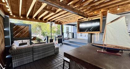 NEW Home Walking Distance to Furniture Market!