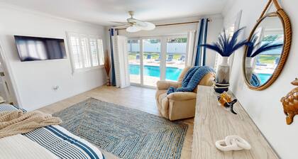 3bd 3ba house, with pool in New Smyrna Beach. 3 Min WALK to no drive beach.