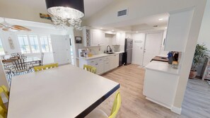 Dining - 3-bed 3-bath house, w/pool in New Smyrna Beach. 3 min. walk to no drive beach (New Smyrna Beach)