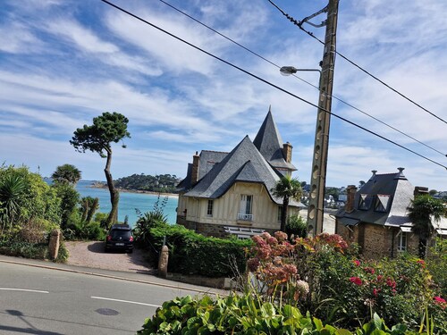 Vaste maison, Idéal famille, amis, parc boisé proche mer, tennis privé, piano