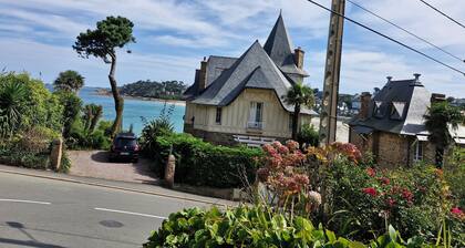 Vaste maison, Idéal famille, amis, parc boisé proche mer, tennis privé, piano