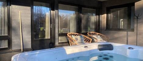 Bañera de hidromasaje al aire libre