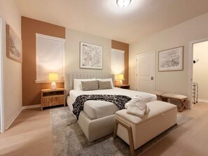 8 habitaciones, tabla de planchar con plancha y cuna de viaje 