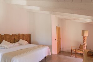 5 bedrooms, free WiFi, bed sheets