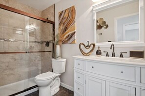 Shower, jetted tub, hair dryer, towels