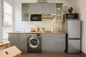 Apartment | Private kitchen - Spacieux appartement  a Montmartre (Paris)