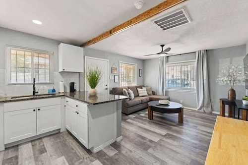 Cozy Modern Retreat • 2BR/1BA Near Fort Bliss