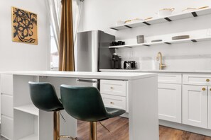 Full-size fridge, microwave, oven, stovetop - The Duke Hotel (Louisville)
