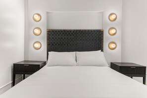 Junior Room | Premium bedding, iron/ironing board, free WiFi, bed sheets - The Duke Hotel (Louisville)