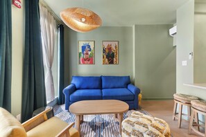 Classic-herbergi | Stofa | 27-tommu snjallsjónvarp með gervihnattarásum