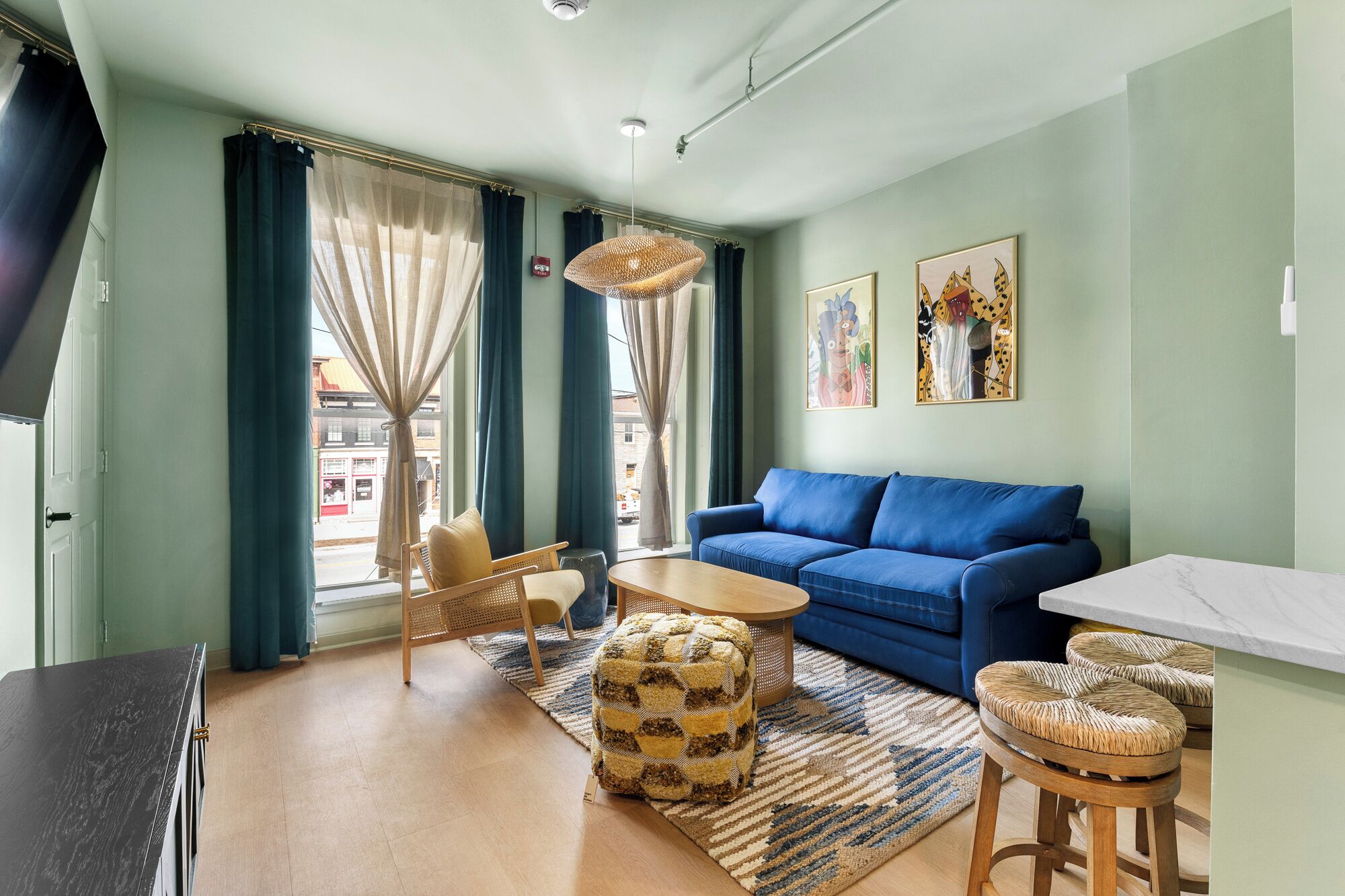 27-Zoll-Smart-TV mit Satellitenempfang