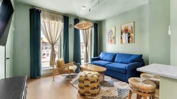 27-Zoll-Smart-TV mit Satellitenempfang