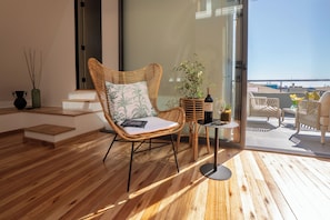 Design Apartment, 2 Bedrooms, Partial Sea View | Living area | Video-game console - Altillo Puerto Claro (Valparaíso)