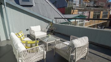 Design Apartment, 2 Bedrooms, Partial Sea View | Terrace/patio