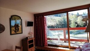 Interior - Pleasant Studio for 2 People, Ideally Located, Near the Slopes and the Shopping Center (Bourg-Saint-Maurice)