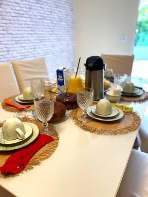 فطور أوروبي مجانًا يوميًا