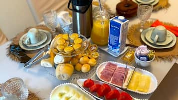 Café da manhã continental grátis todos os dias