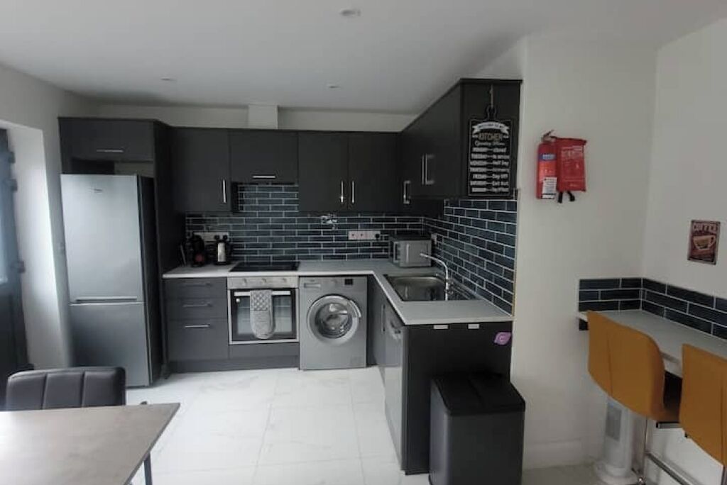 Fridge, microwave, oven, dishwasher